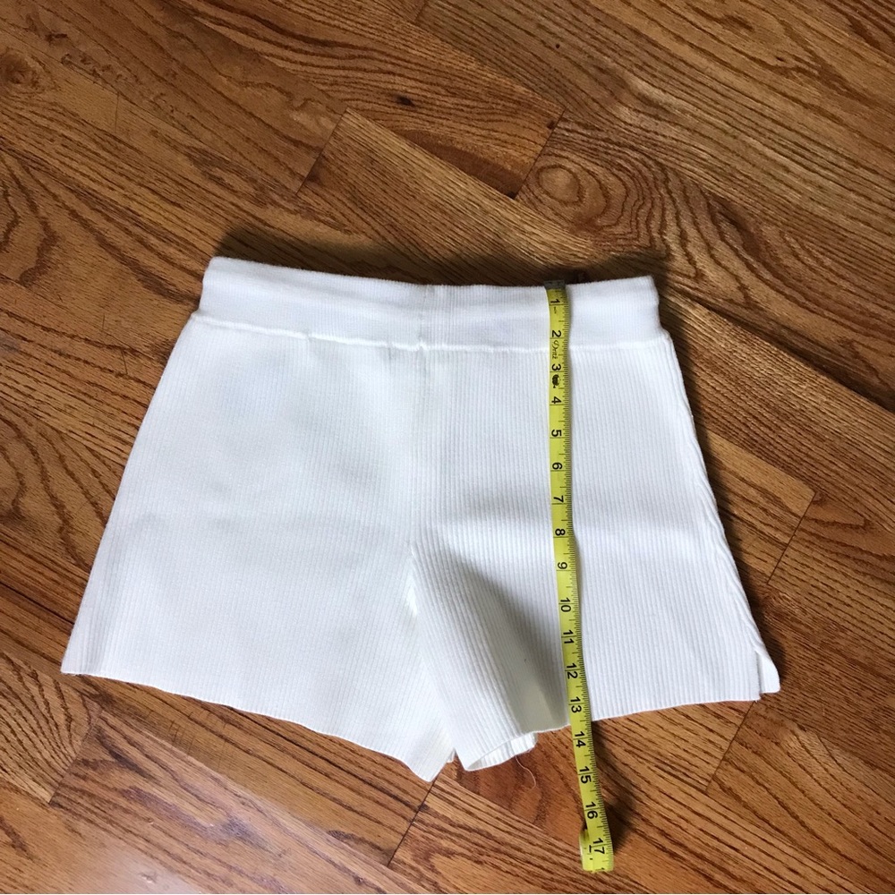 Abercrombie Women's Cream Knit Shorts - Picture 7 of 7